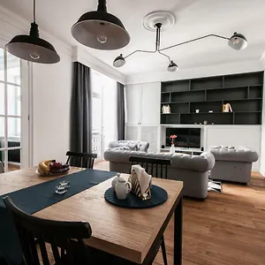 https://oomph-koszyki-luxurious-apartments.warsawhotelspoland.com